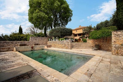 /international/fr/uzes-languedoc-roussillon-310108454379/
