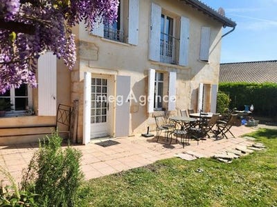 /international/fr/guitres-aquitaine-120096904332/