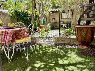 /international/fr/apt-provence-alpes-cote-d-azur-310108459639/