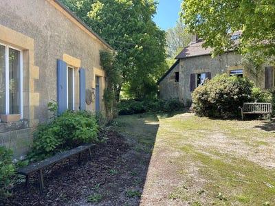 /international/fr/lurcy-le-bourg-burgundy-310099620714/?lang=en