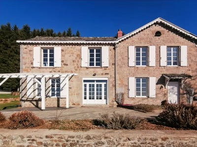 /international/fr/montregard-auvergne-310107970598/