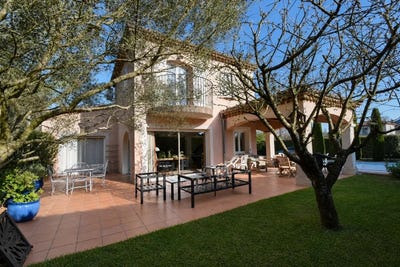 /international/fr/montboucher-sur-jabron-rhone-310107887716/