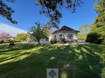 /international/fr/tours-en-vimeu-picardie-310108000398/