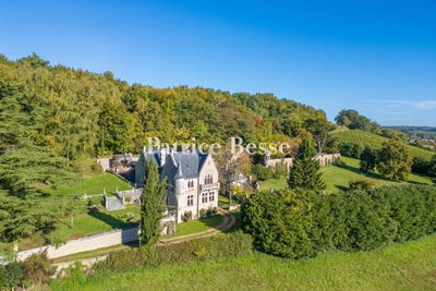 /international/fr/la-chartre-sur-le-loir-pays-de-la-loire-310106158222/