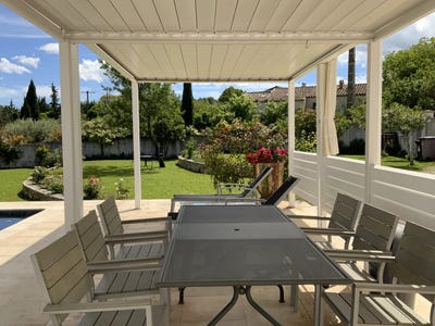 /international/fr/uzes-languedoc-roussillon-310101085252/?lang=zh-cn