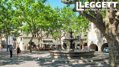 /international/fr/uzes-languedoc-roussillon-310099497091/