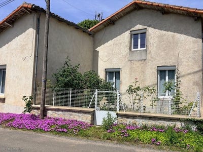 /international/fr/nanteuil-en-vallee-charente-310108633589/
