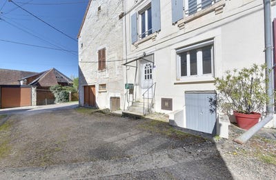 /international/fr/courson-les-carrieres-burgundy-310109688216/