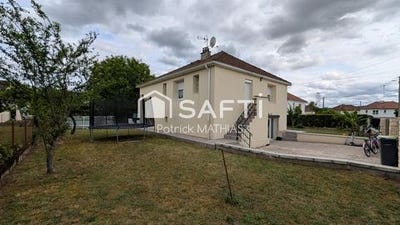 /international/fr/villeneuve-sur-yonne-burgundy-310108731588/