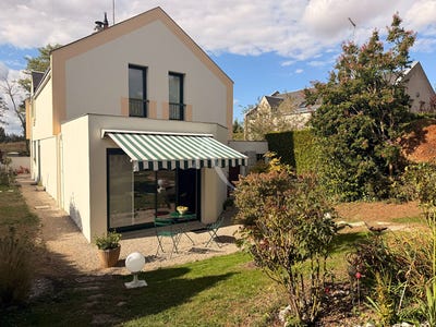 /international/fr/blois-centre-val-de-loire-310110246546/