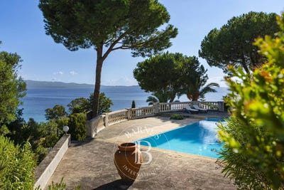 /international/fr/ajaccio-corsica-310106914173/