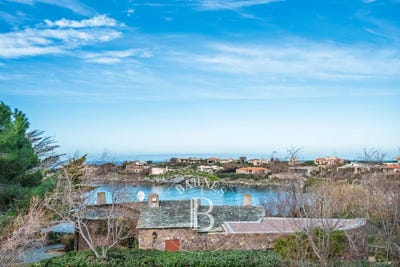 /international/fr/l-ile-rousse-corsica-310105253077/