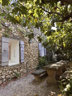 /international/fr/eygalieres-provence-alpes-cote-d-azur-310119387284/