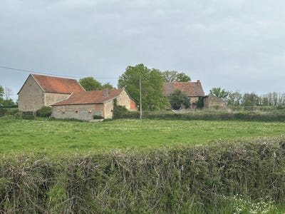 /international/fr/bourg-le-comte-burgundy-310099434366/