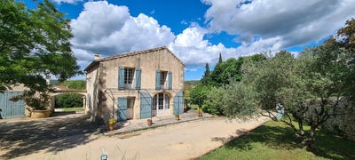 /international/fr/collias-languedoc-roussillon-310107950932/