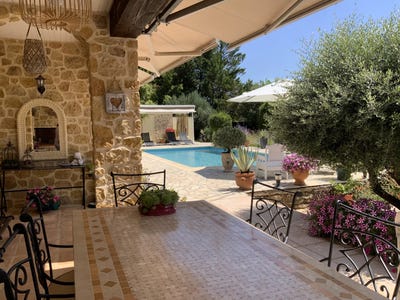/international/fr/uzes-aquitaine-310109078861/