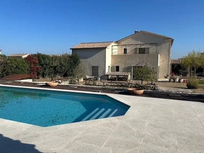 /international/fr/uzes-languedoc-roussillon-310101229774/?lang=zh-tw