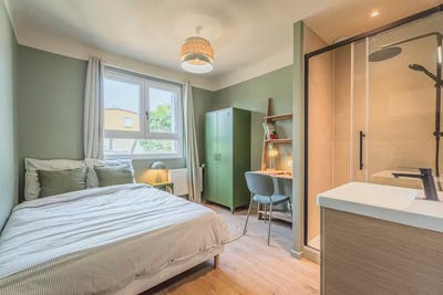 /international/fr/rue-des-tulipes-l-hay-les-roses-ile-de-france-310109174977/