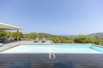 /international/fr/porto-vecchio-corsica-310102555215/
