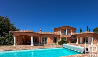 /international/fr/roquebrune-sur-argens-provence-alpes-cote-d-azur-310100935077/