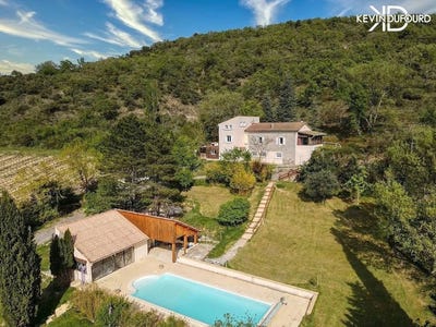 /international/fr/villeneuve-de-berg-rhone-310107979112/