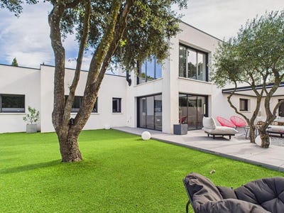 /international/fr/villeneuve-les-avignon-languedoc-roussillon-310108861563/