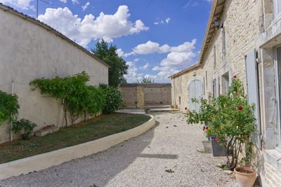 /international/fr/villefagnan-charente-310104448373/