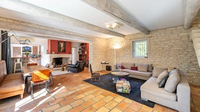 /international/fr/cabannes-provence-alpes-cote-d-azur-310096678832/