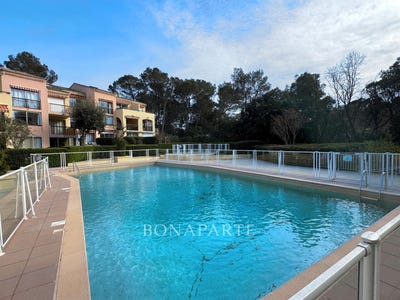 /international/fr/saint-raphael-provence-alpes-cote-d-azur-310101230364/?lang=fr