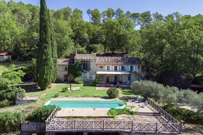 /international/fr/cadenet-provence-alpes-cote-d-azur-310104144619/