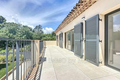 /international/fr/grimaud-provence-alpes-cote-d-azur-310100715156/