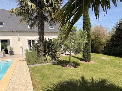 /international/fr/joue-les-tours-centre-val-de-loire-310108483047/