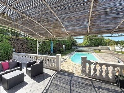 /international/fr/saint-gilles-languedoc-roussillon-310107473165/