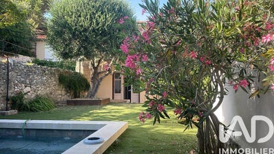 /international/fr/villeneuve-les-avignon-languedoc-roussillon-310108316516/