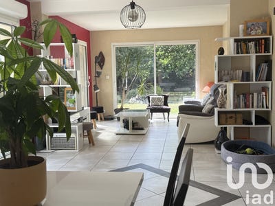 /international/fr/saint-cyr-sur-loire-centre-val-de-loire-310098969455/