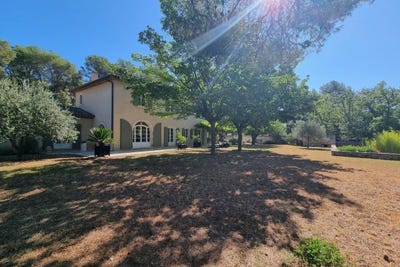 /international/fr/la-motte-provence-alpes-cote-d-azur-310101226125/
