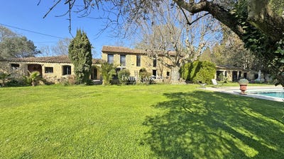 /international/fr/salon-de-provence-provence-alpes-cote-d-azur-310106744817/