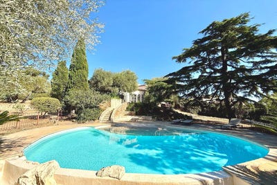 /international/fr/grimaud-provence-alpes-cote-d-azur-310120142812/
