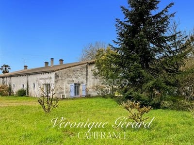 /international/fr/st-savin-aquitaine-120098412324/