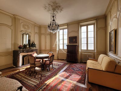 /international/fr/la-rochelle-franche-comte-310104468350/