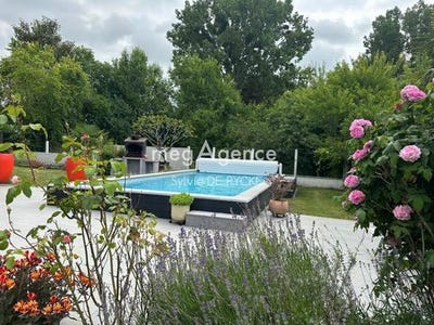 /international/fr/courlon-sur-yonne-burgundy-310099919210/