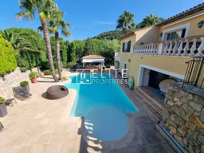 /international/fr/les-adrets-de-l-esterel-provence-alpes-cote-d-azur-310100650450/?lang=fr