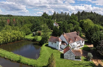 /international/fr/moulins-auvergne-310107816988/