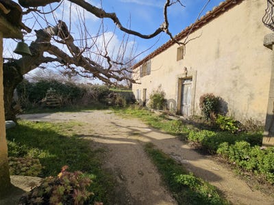 /international/fr/castillon-du-gard-languedoc-roussillon-310105966134/