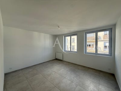 /international/fr/la-roche-sur-yon-pays-de-la-loire-310106594564/