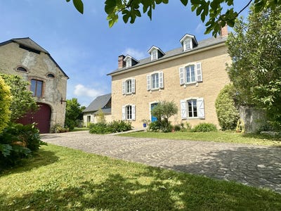 /international/fr/nay-aquitaine-310106484587/