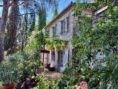 /international/fr/grimaud-provence-alpes-cote-d-azur-310109206664/