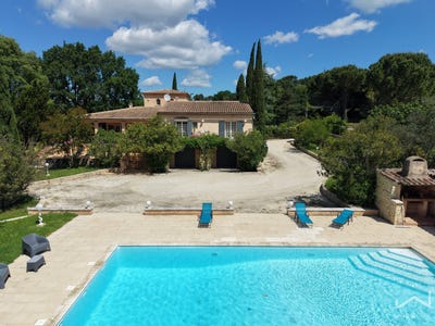 /international/fr/suze-la-rousse-rhone-310108973878/