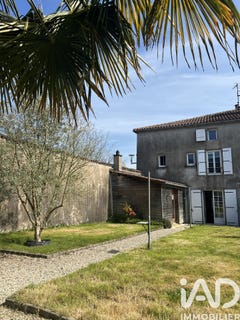 /international/fr/la-foret-sur-sevre-charente-310107237310/
