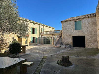 /international/fr/uzes-languedoc-roussillon-310099501377/